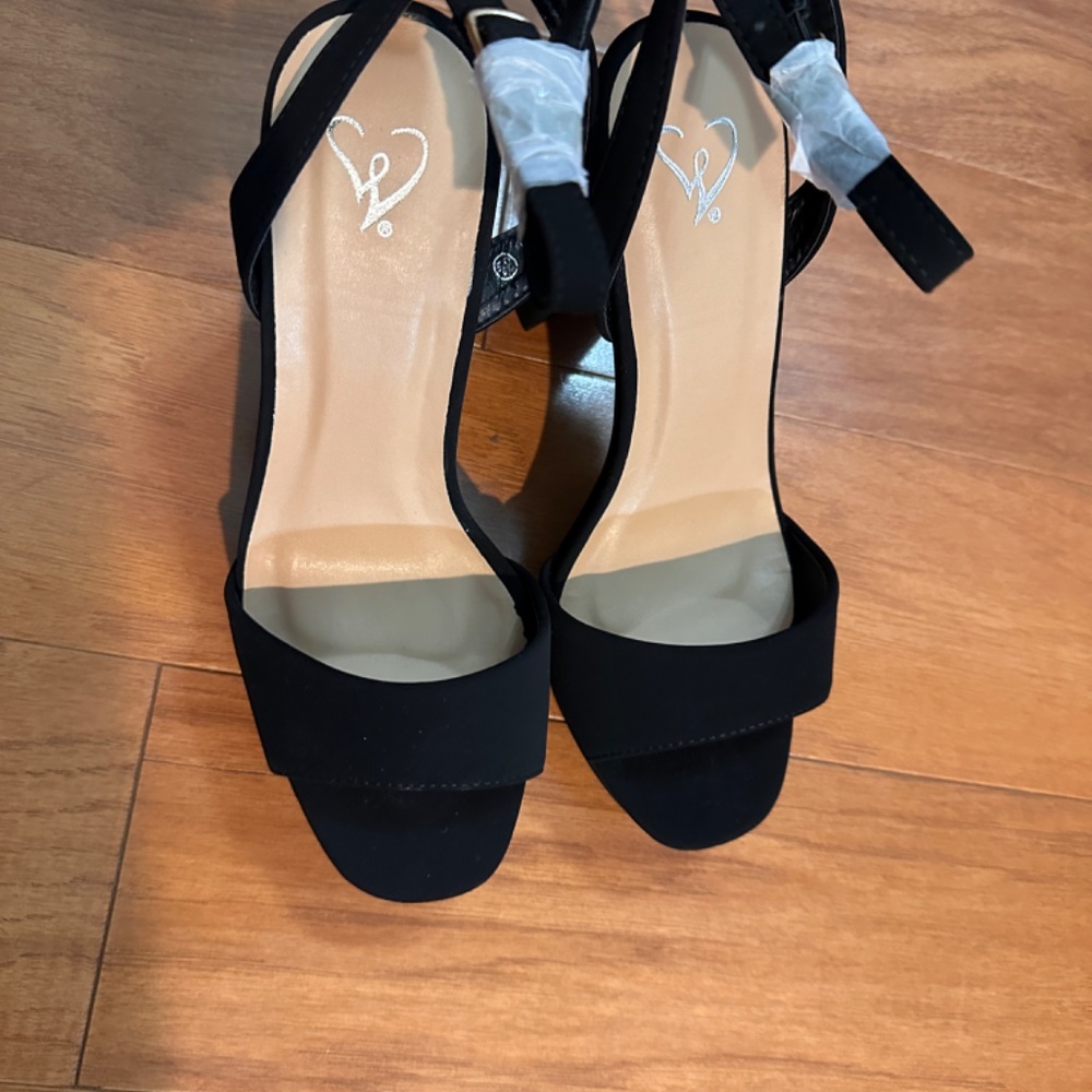 Heels - Picture 2 of 3